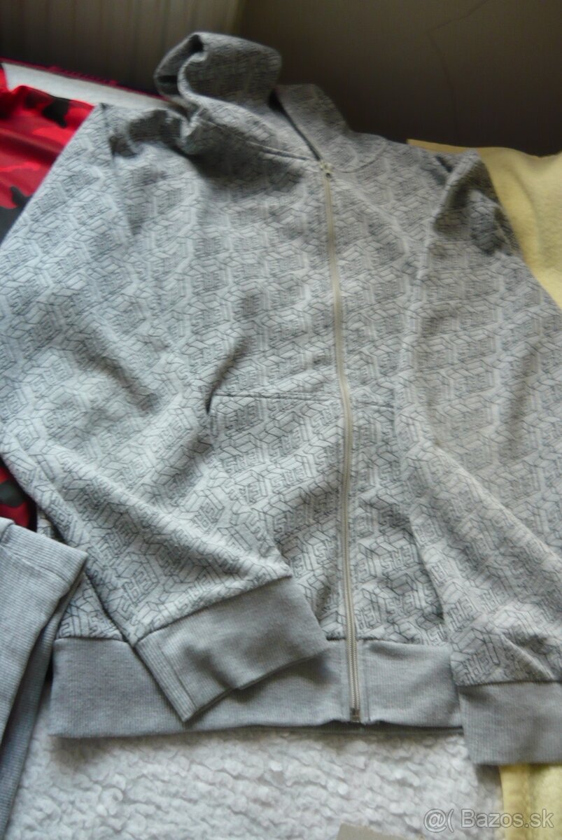 4 ks pánske, chlapčenské mikiny - 3