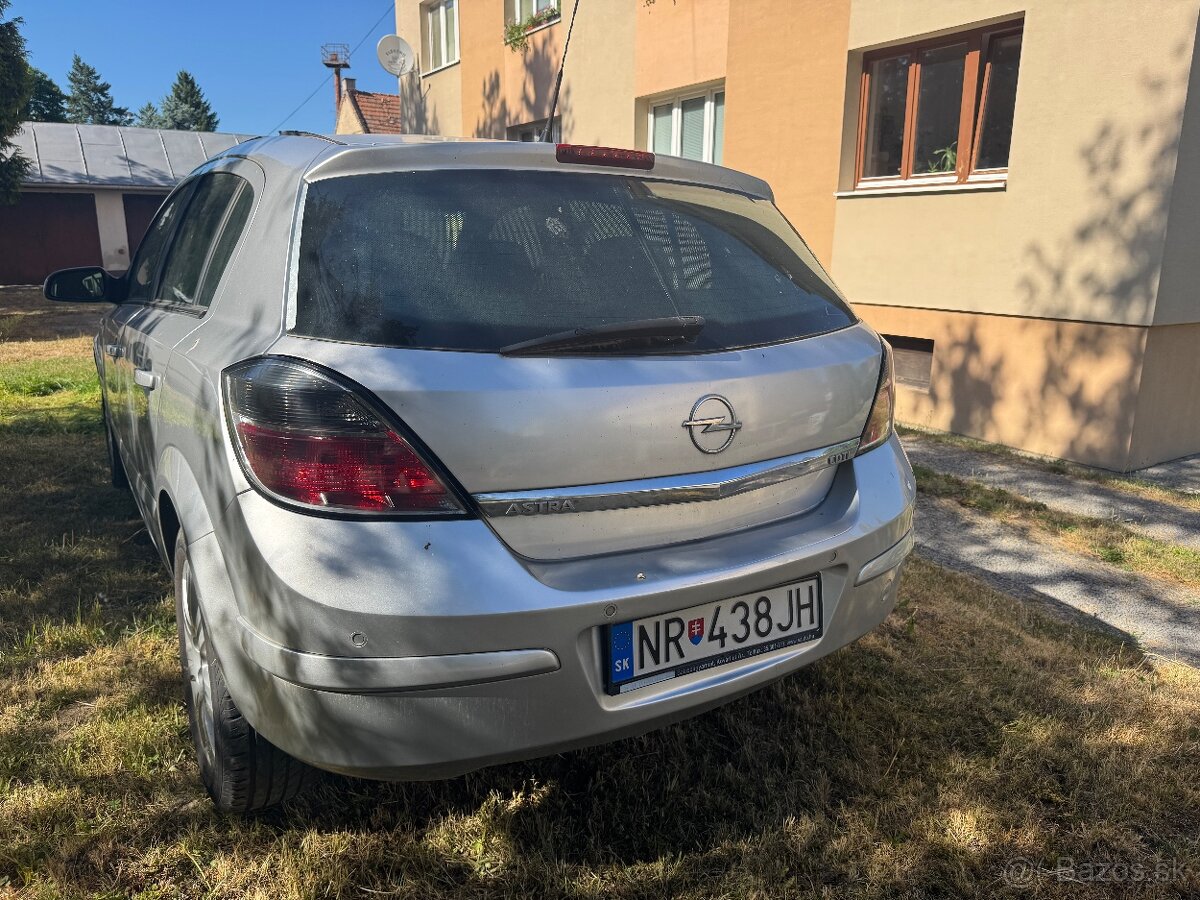 Opel Astra 1.3d R.v.2010 Automat Full výbava - 3