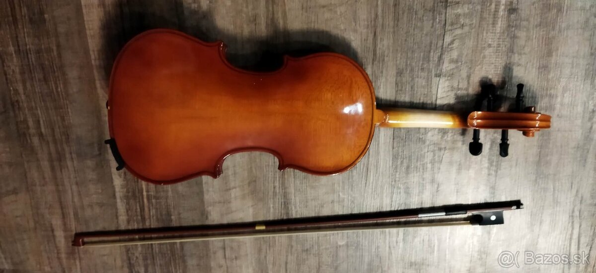 Husle 4/4 - 3