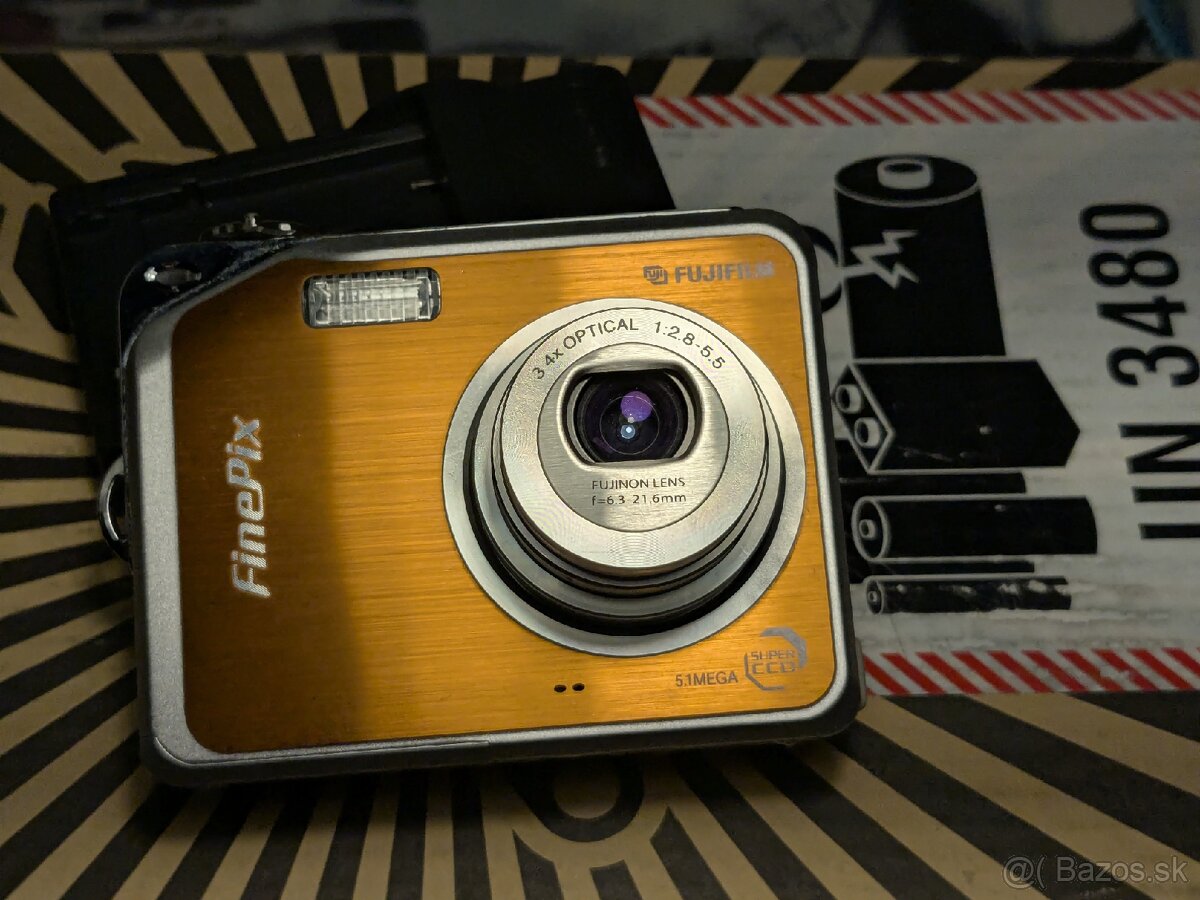 Fujifilm Finepix V10 - 3