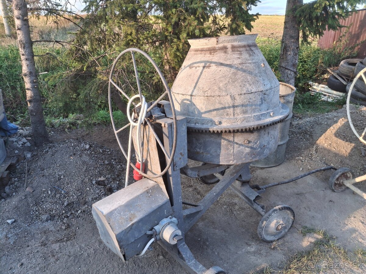 Zdravym predam 5až 6 furykovu miešačku na 380w. - 3