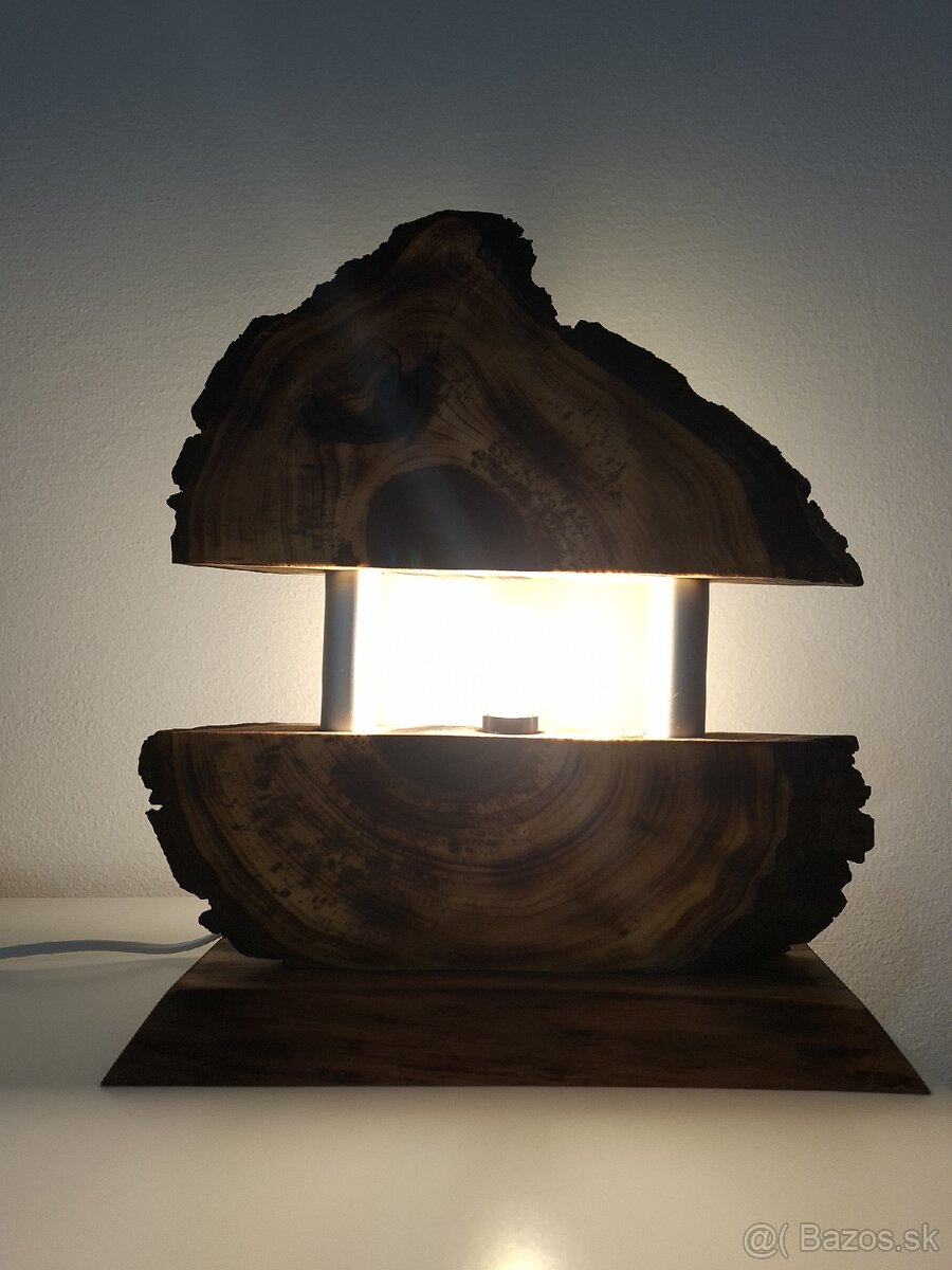 Dizajnová lampa z orechového dreva. - 3
