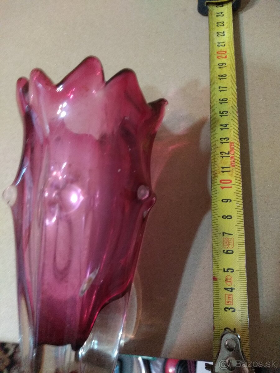 ČERVENÁ VÁZA A POPOLNÍK - 3