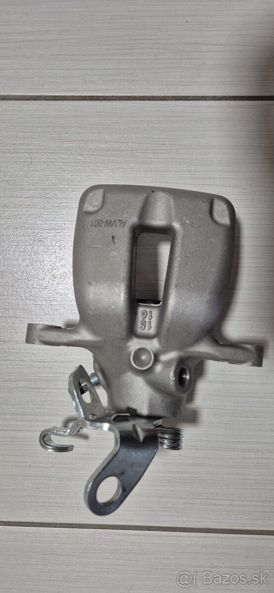 NOVÝ ĽAVÝ ZADNÝ Brzdový Strmeň aj Škoda Octavia 2 - 3