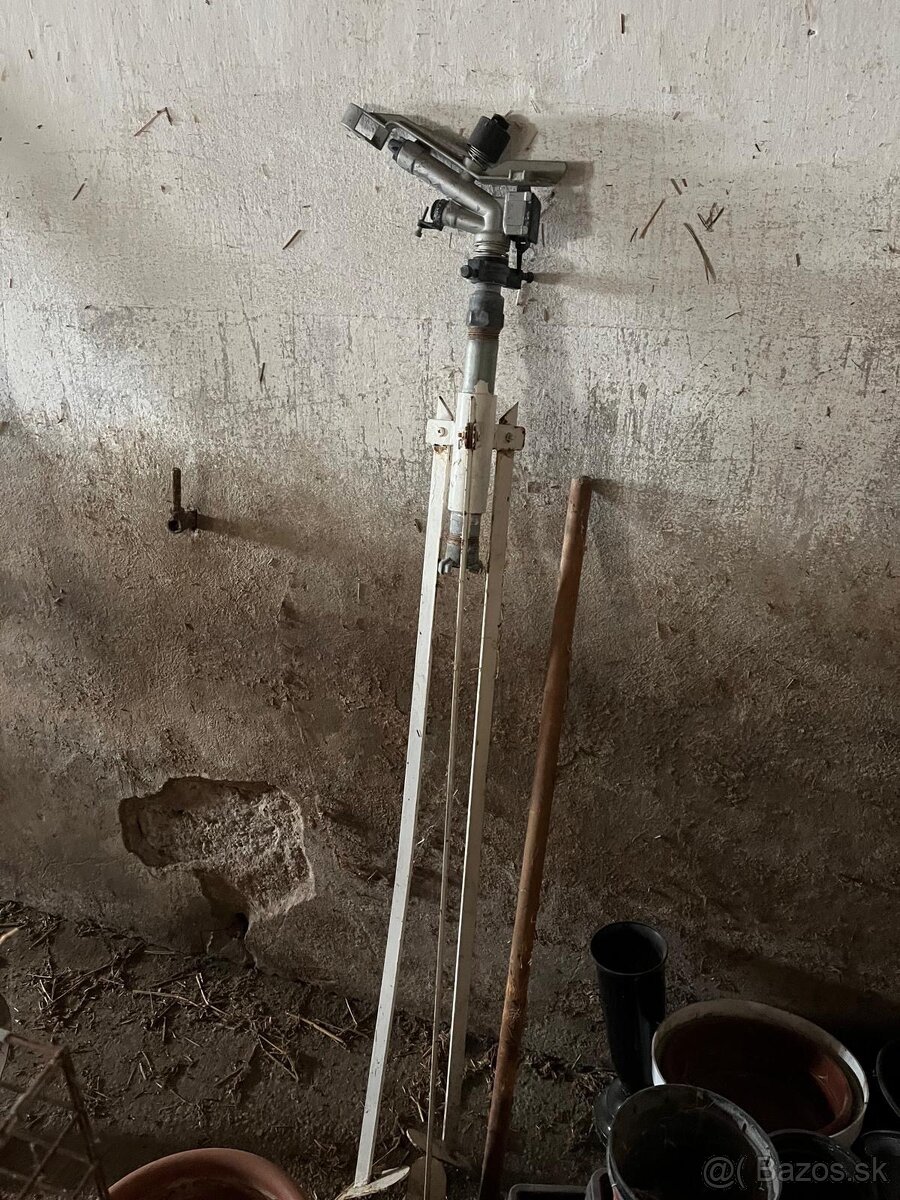 Trojnohý zavlažovací stojan - 3