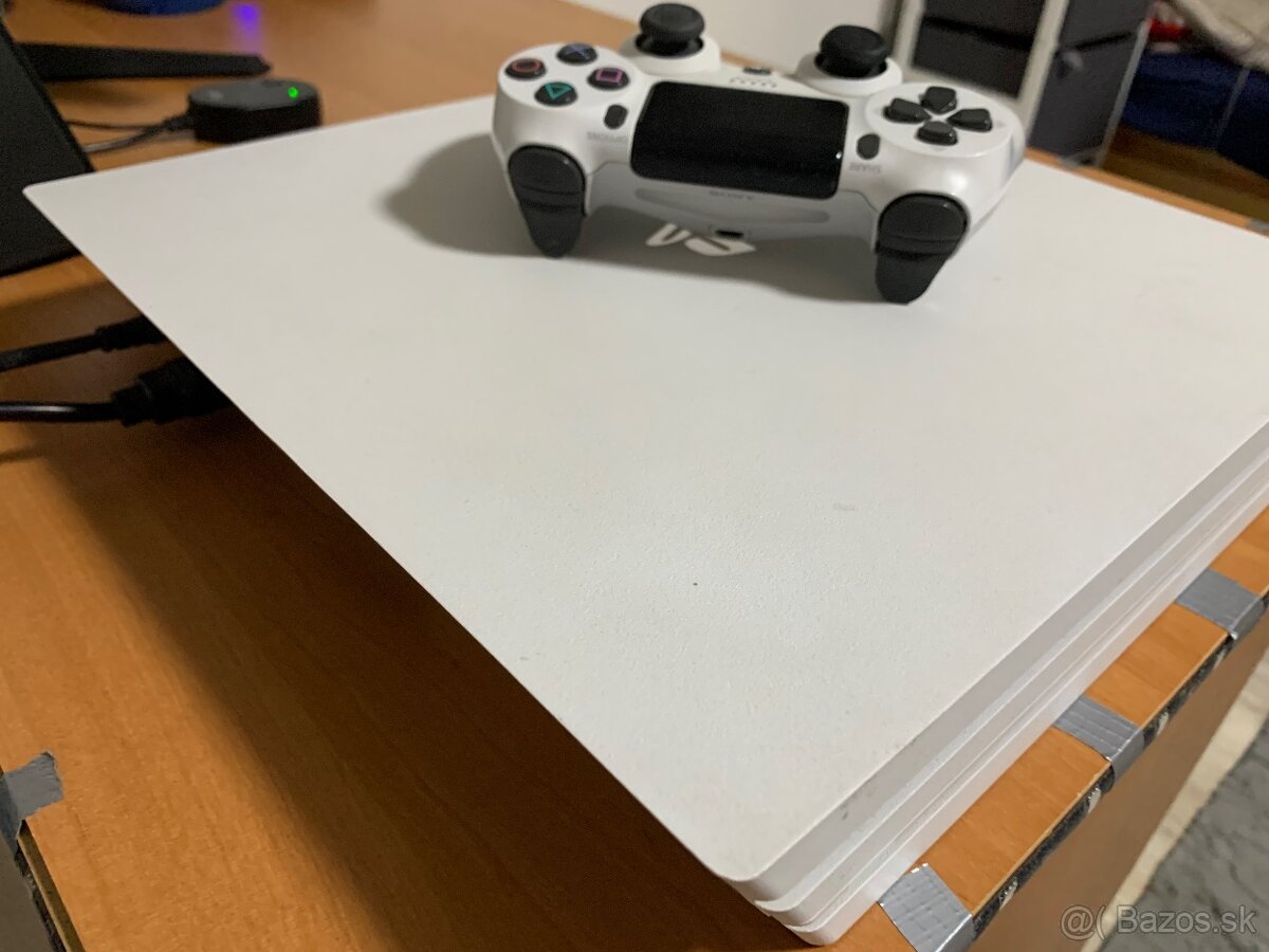 Predám ps4 pro 1TB white - 3