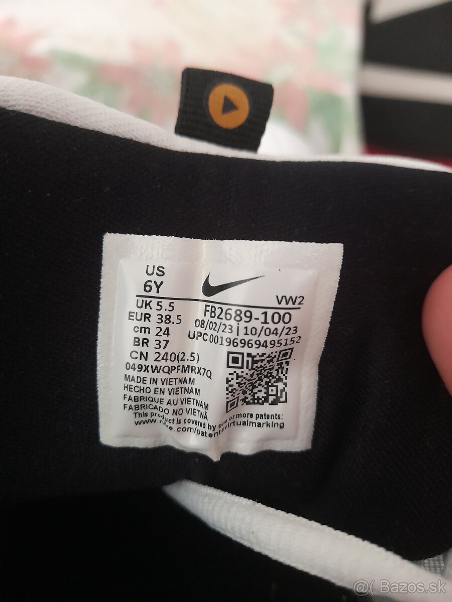 Mikina,tričko a Nike botasky - 3