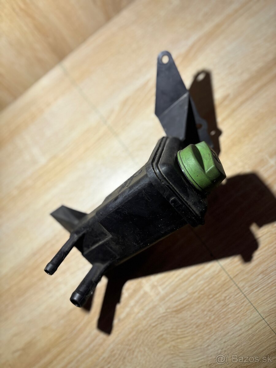 Servo nádobka Passat B5 - 3