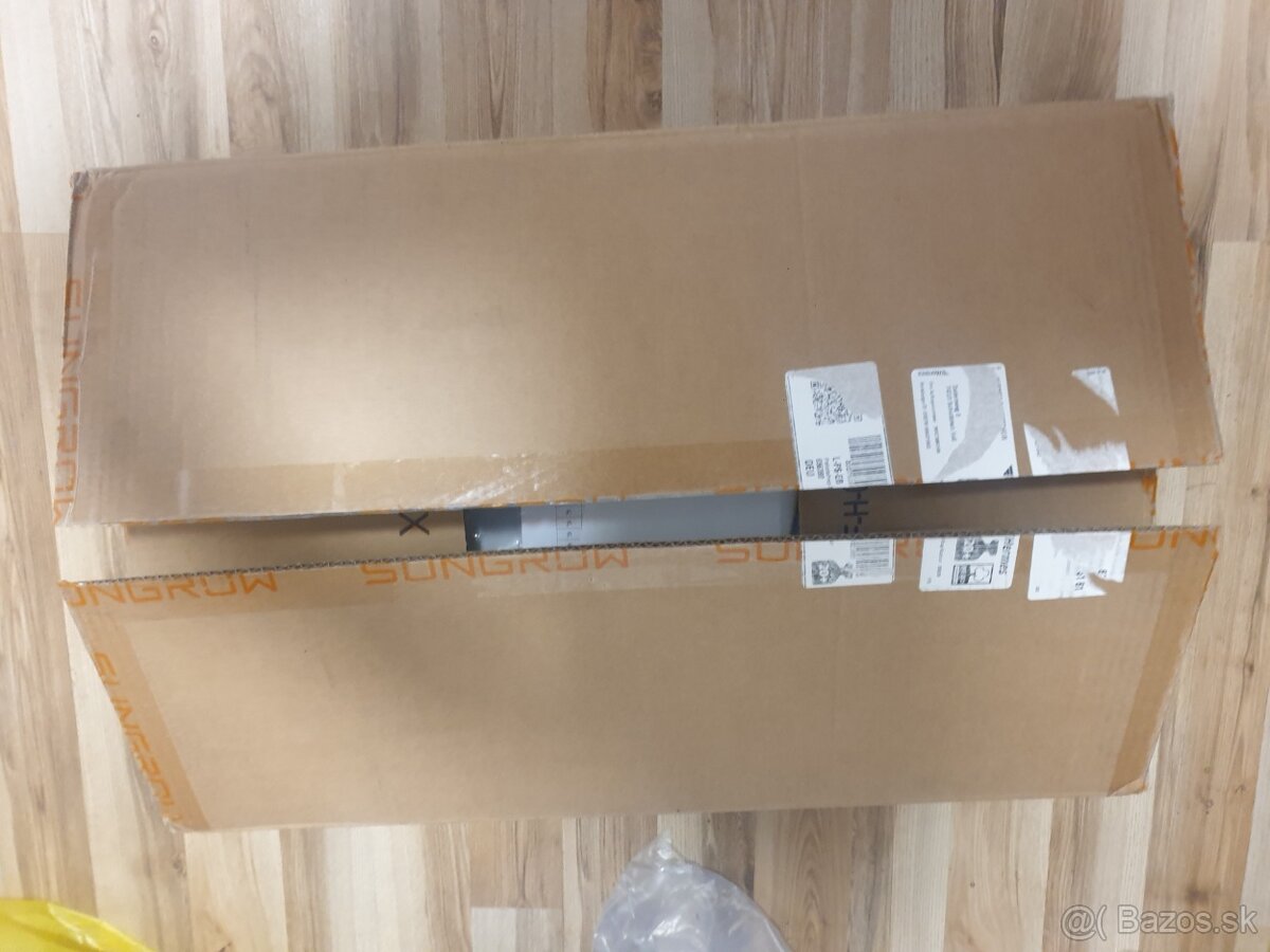 Novy este zabaleny Sungrow SG10RT trojfázový FV menič - 3