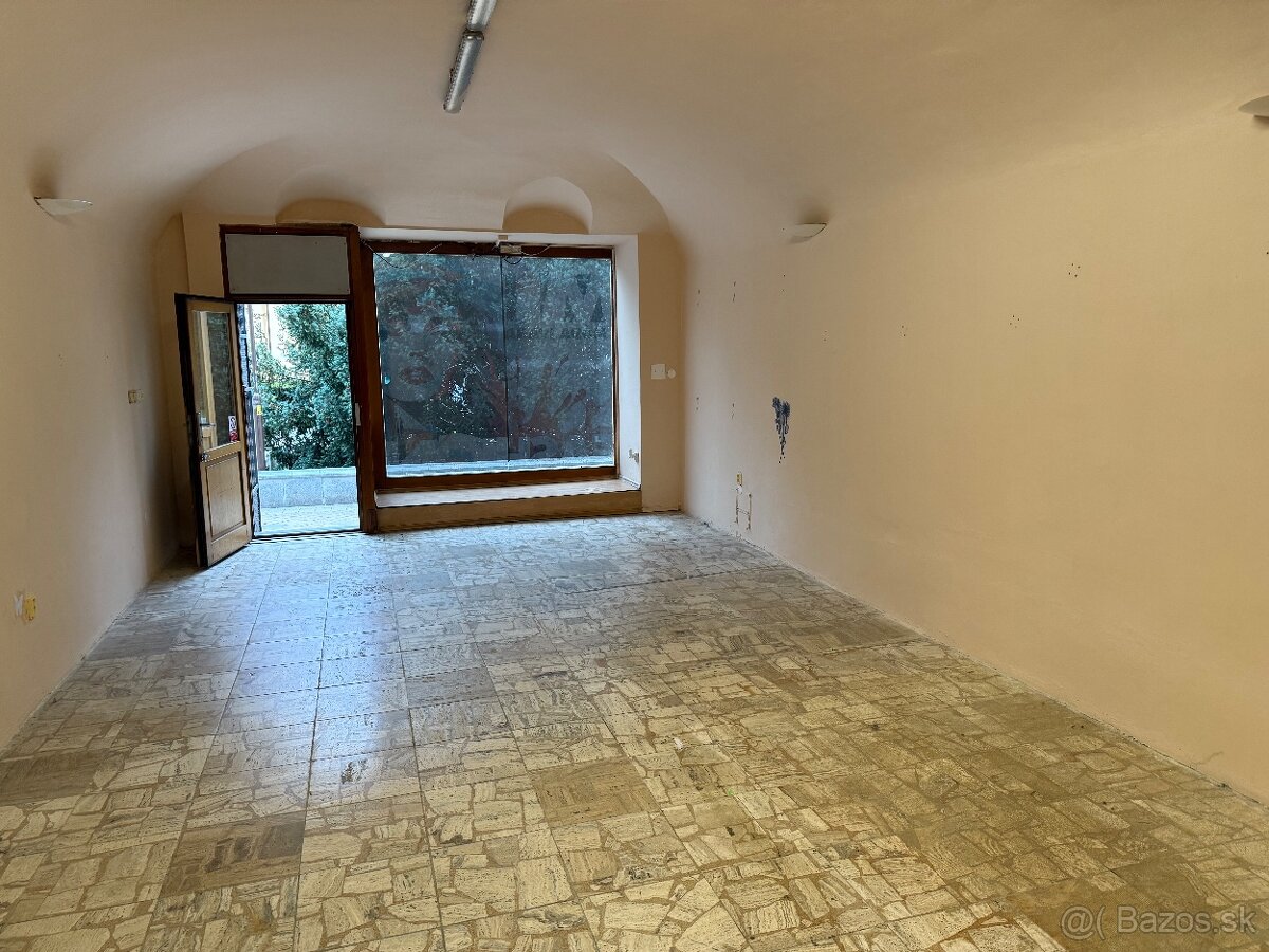 Prenájom obchodného priestoru v Brezne - centrum - 3