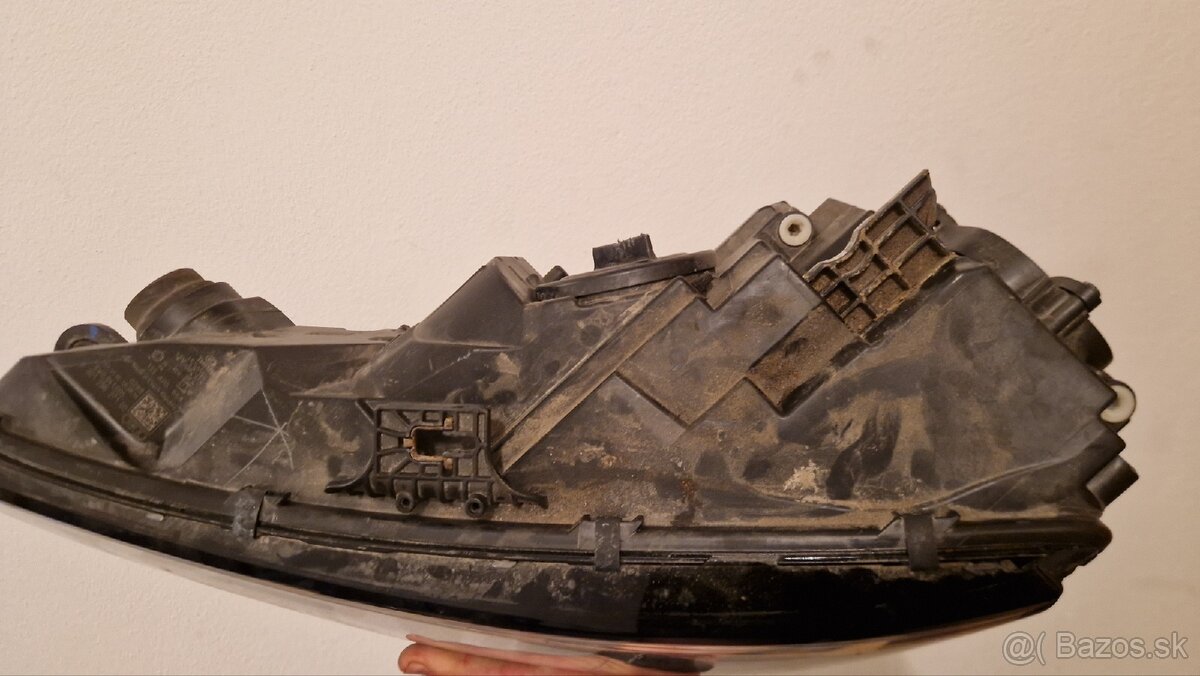 Lave predné svetlo na audi a4 b9 - 3