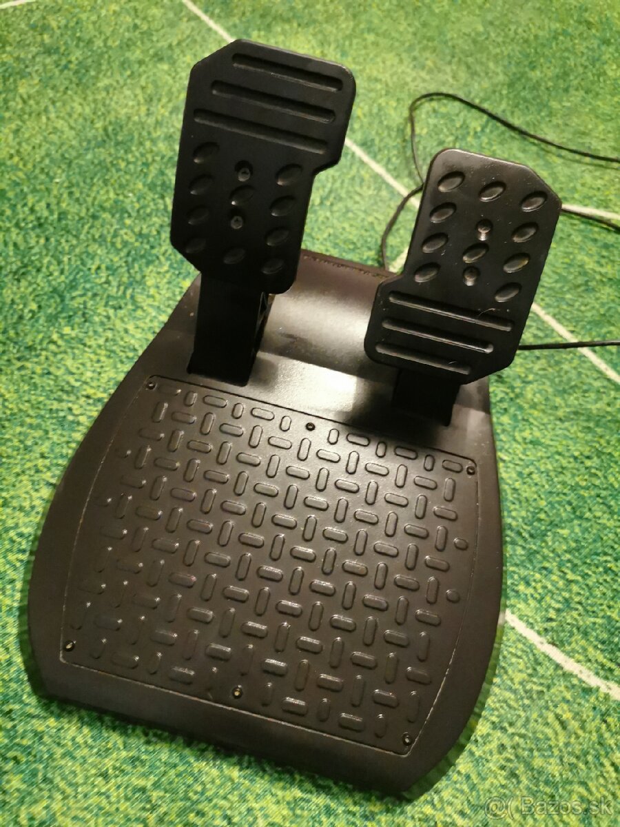 Volant a pedále na PC a PS3 - 3