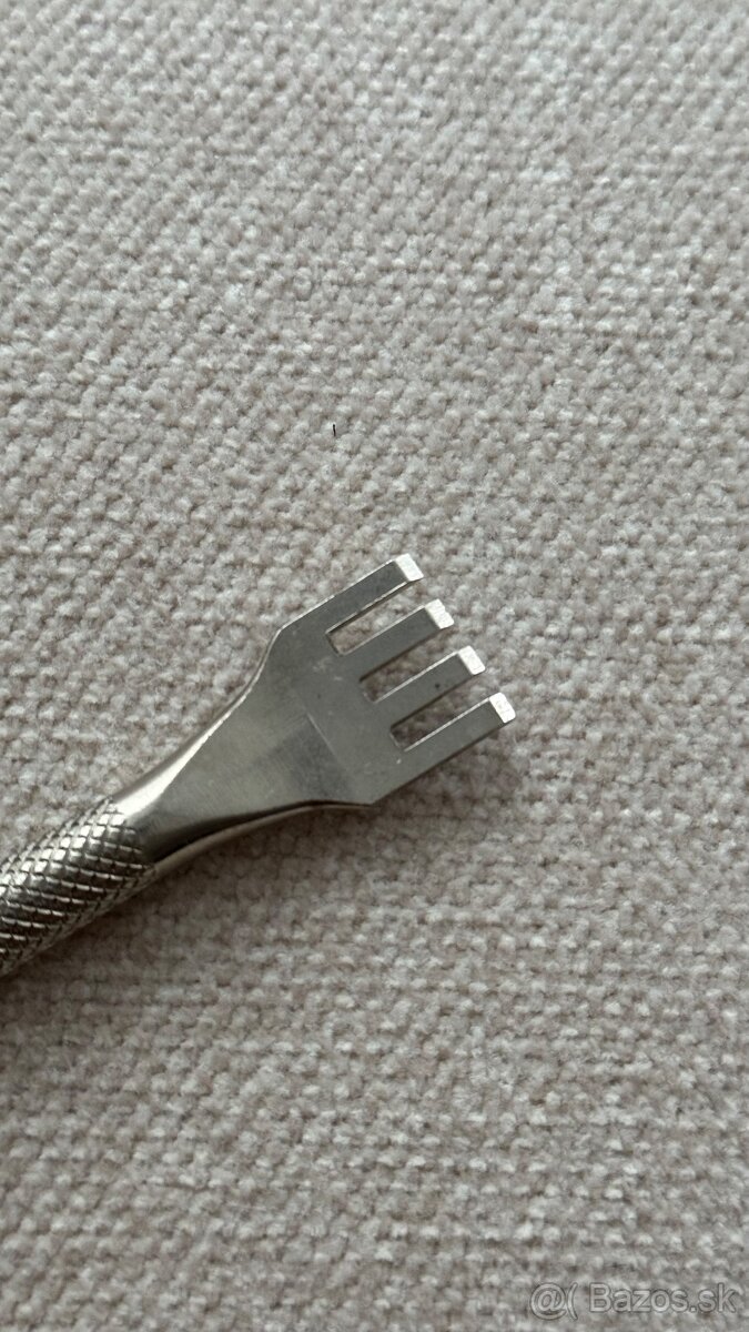 Dierovač na stehy plochý 4 - 3