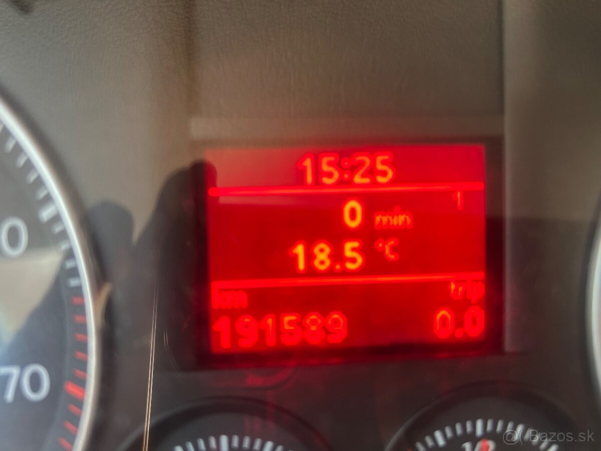 Predám VW Touran 1.6 benzin - 3