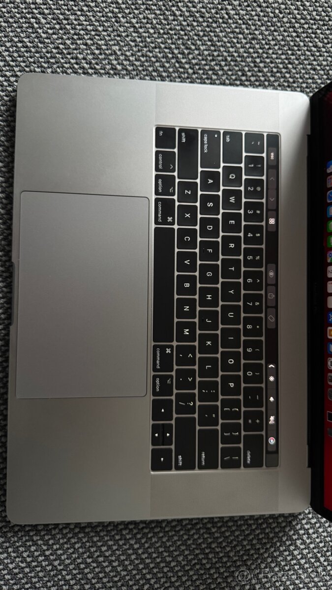 MacBook Pro 15” 2017 i7 (256GB) graphite - 3
