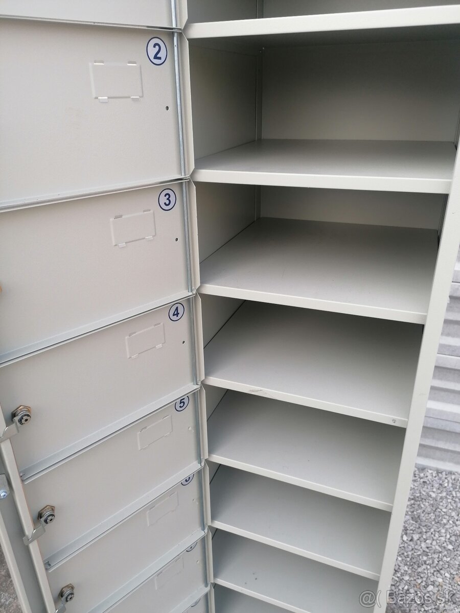 Uzamykatelná skrinka do dielne 10 alebo 5 policova - 3