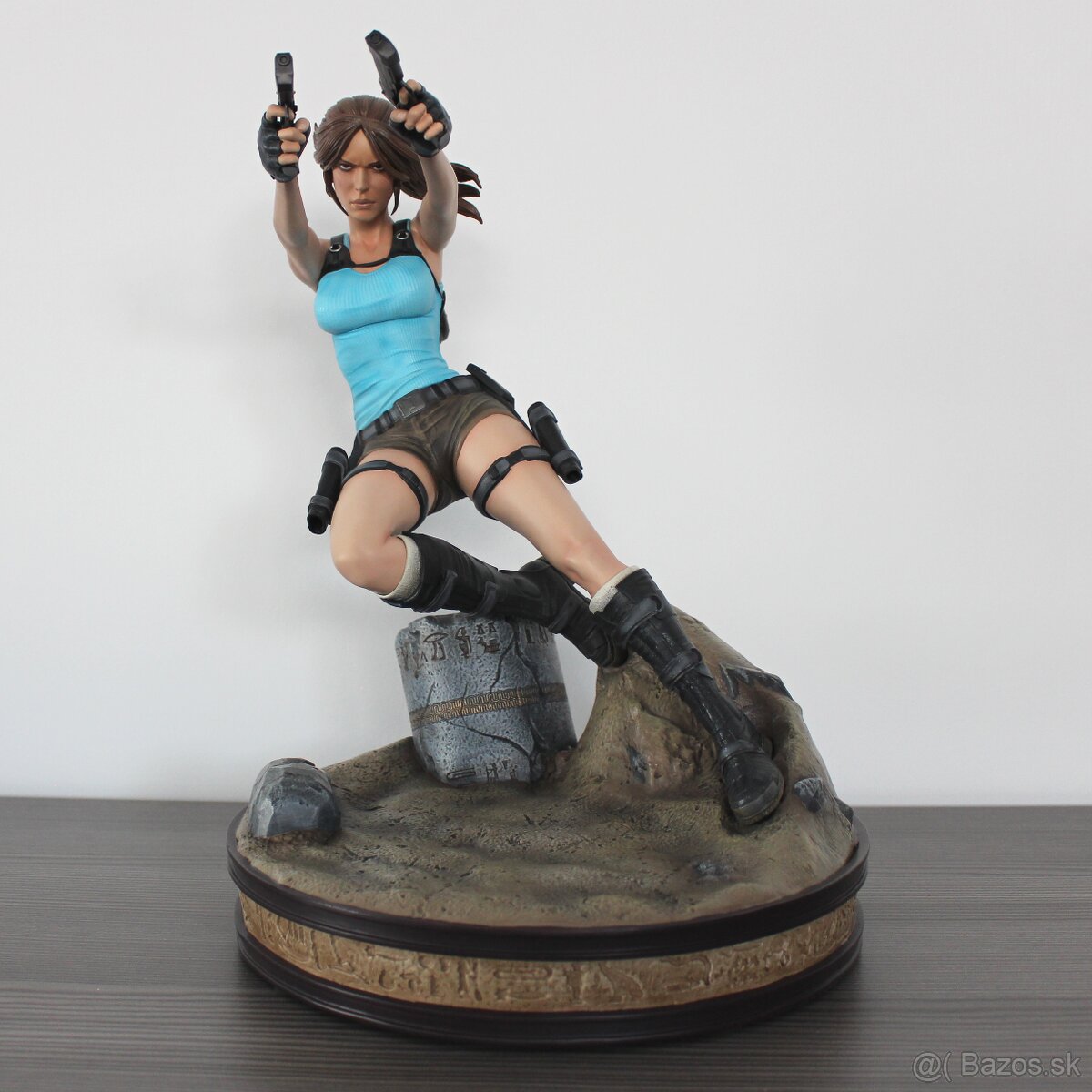 Tomb Raider: Lara Croft socha 1/4 - 3