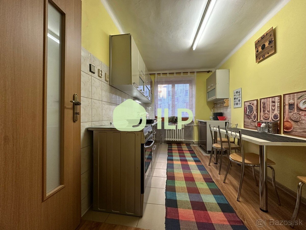 VÄČŠÍ 2-izbový byt s balkónom na predaj v centre SNV - 3