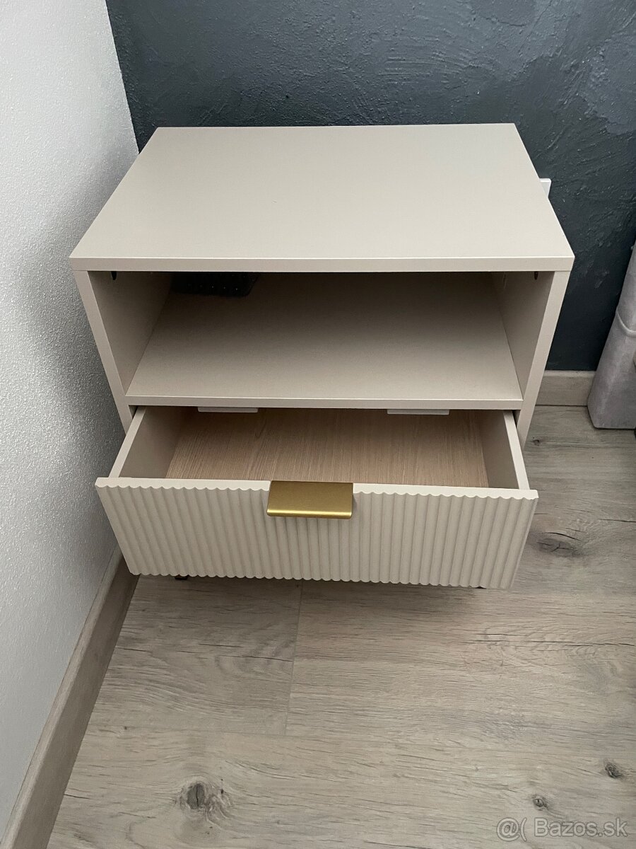 Nočný stolík - 3