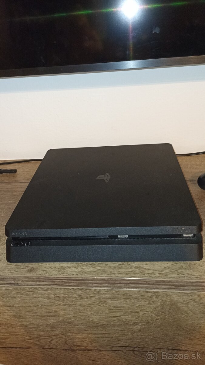 Predám Playstation 4 500GB - 3