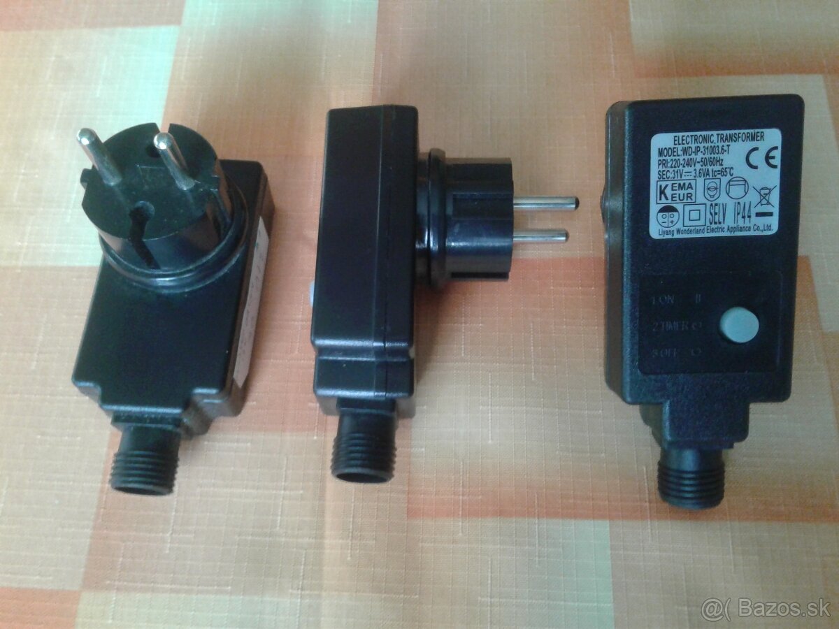 Adaptéry a zdroje . - 3