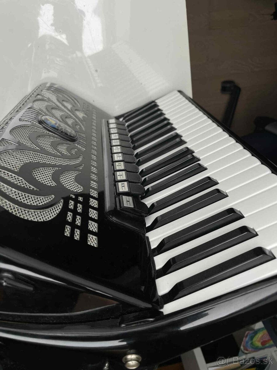 Predám akordeón Weltmeister Caprice 120 - 3