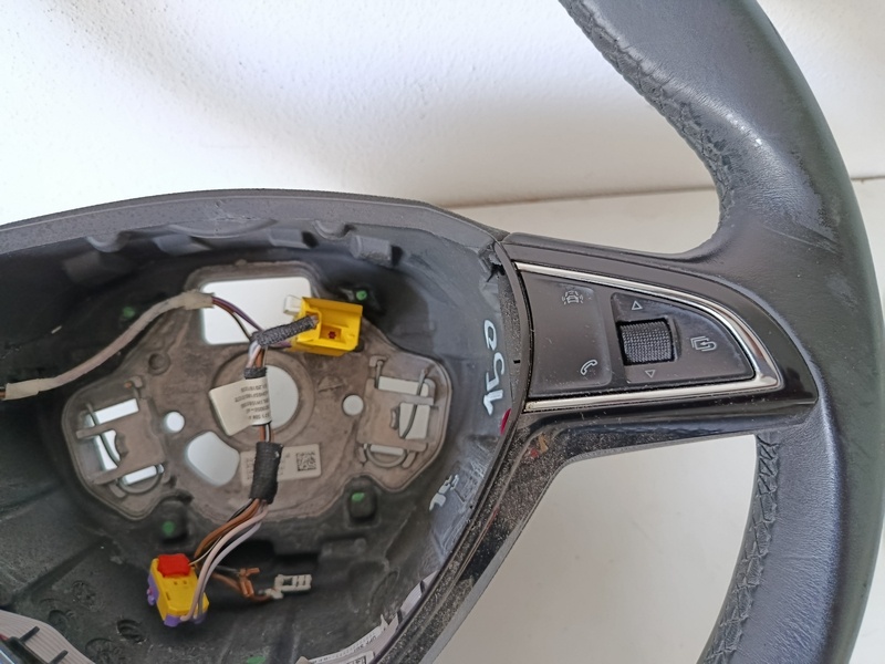 volant superb3 octavia3 3v0419091L 150€ - 3