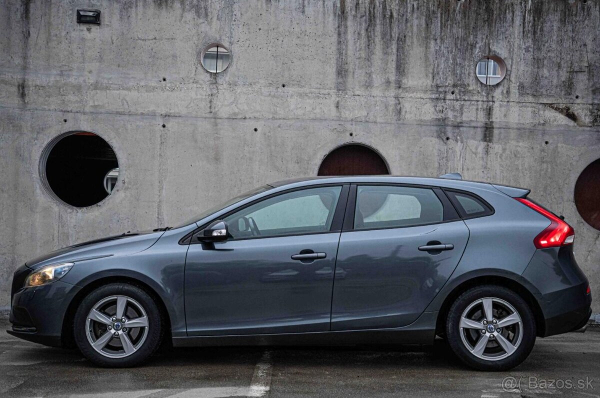 Volvo V40 T2 1.6L Momentum - 3