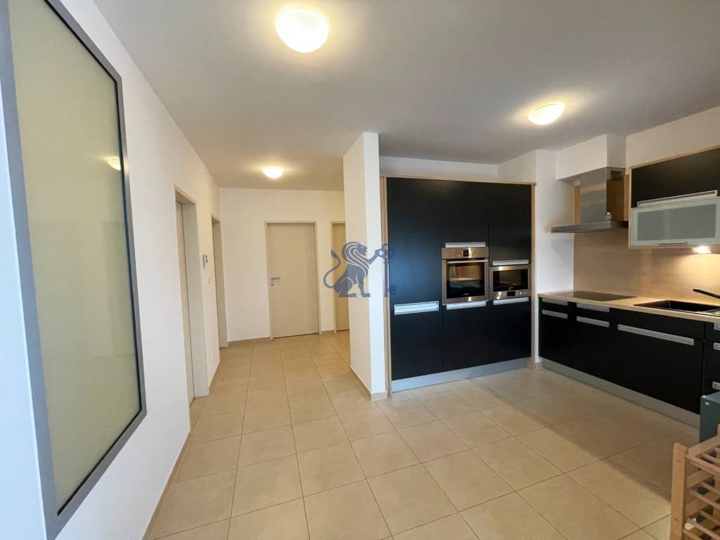 Na prenájom veľký 2- izb. byt na začiatku Koliby s terasou a - 3