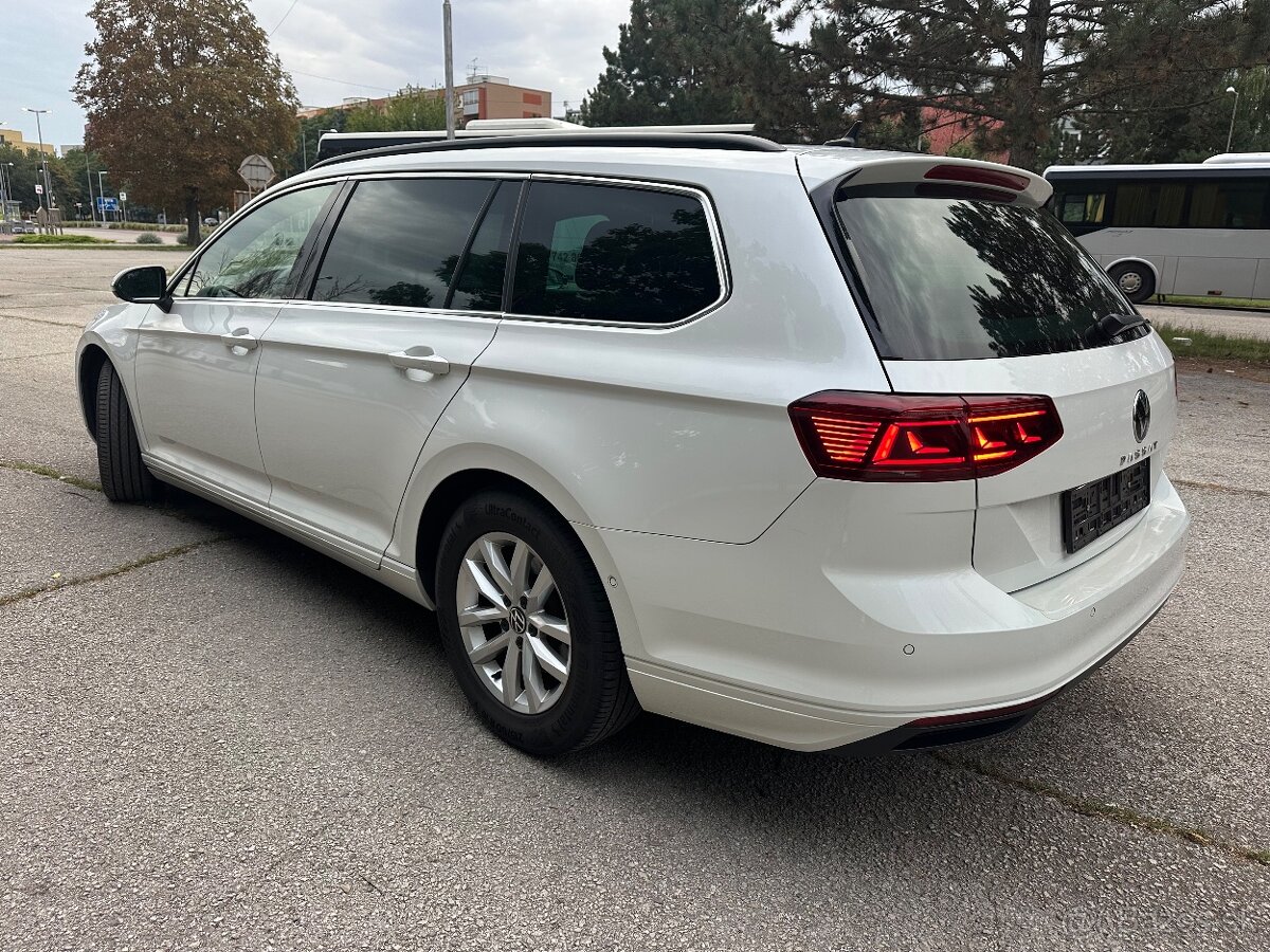 Volkswagen Passat Variant 2.0 TDI EVO Elegance DSG - 3