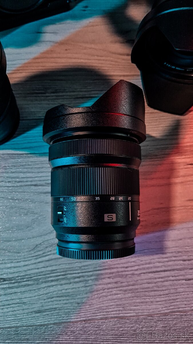 Panasonic Lumix S 20-60mm f/3.5-5.6
- 3