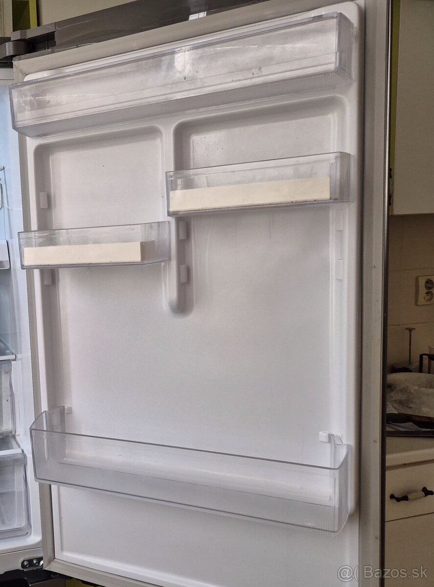 Chladnicka s mraznickou zn.Samsung - 3