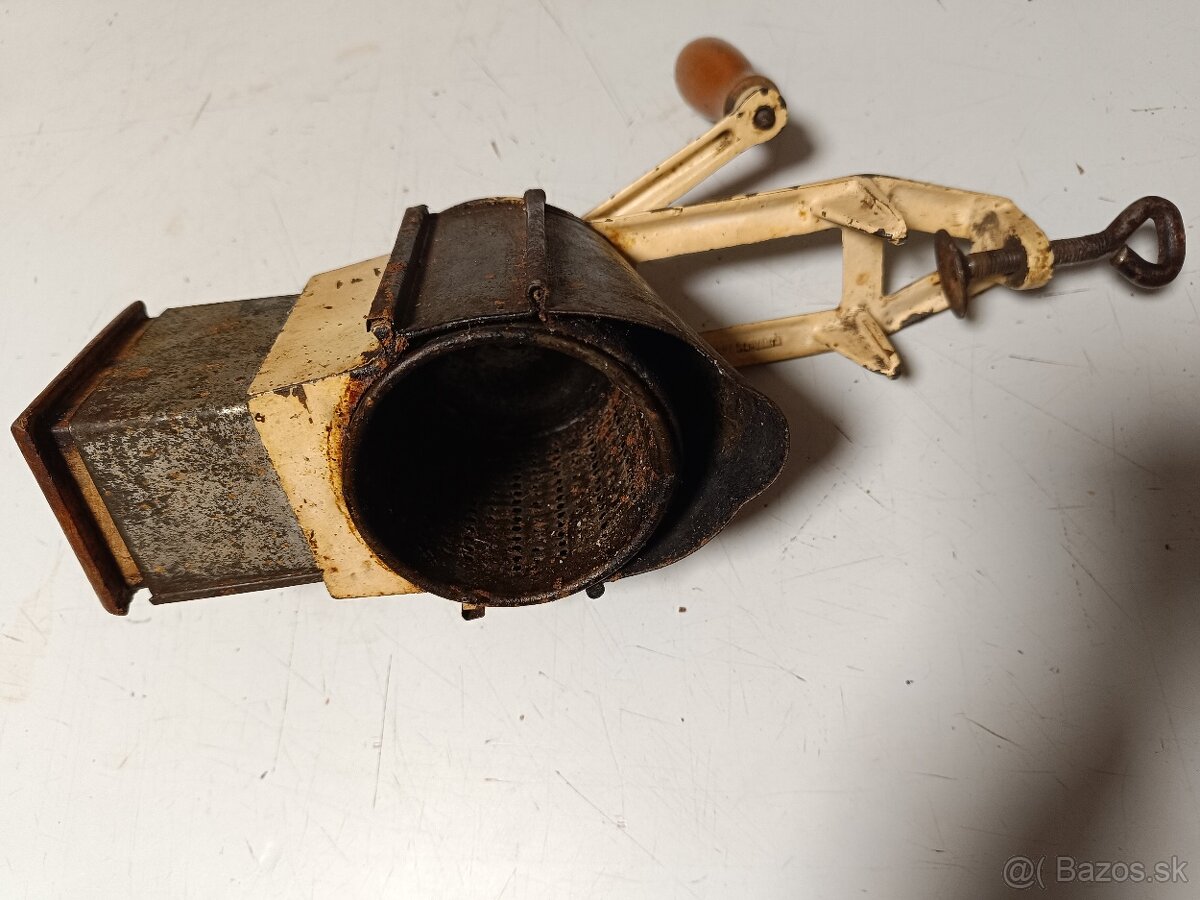 Mlynček na orechy, mak - 3