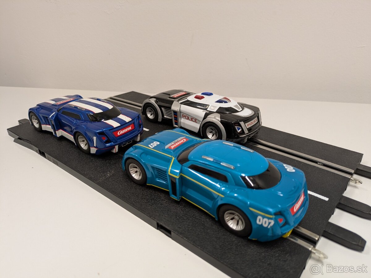 Autíčka na autodráhu Carrera Digital 132 - 3