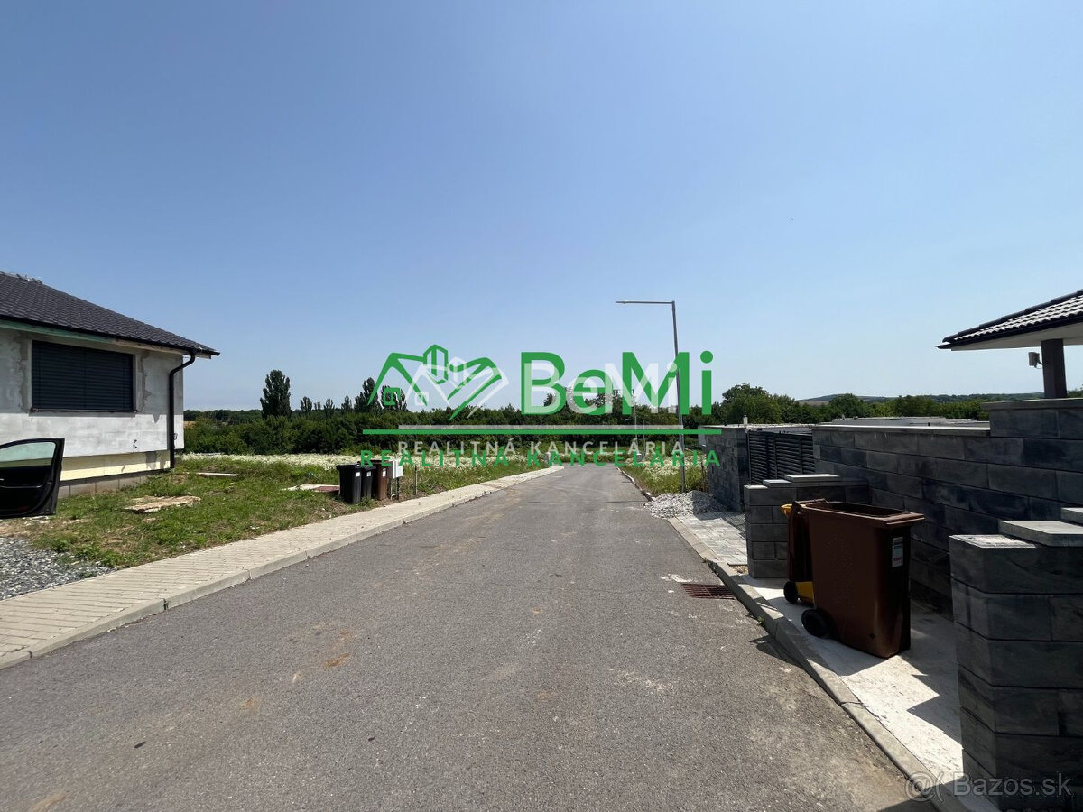 Predaj pozemok na stavbu RD - Levice, časť Kalinčiakovo ( 0 - 3