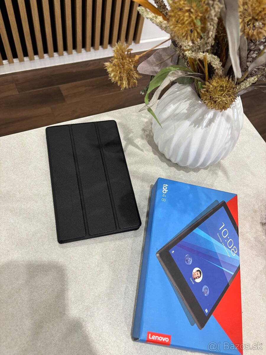 Samsung Galaxy Tab 3 a Lenovo TAB 4 - 3