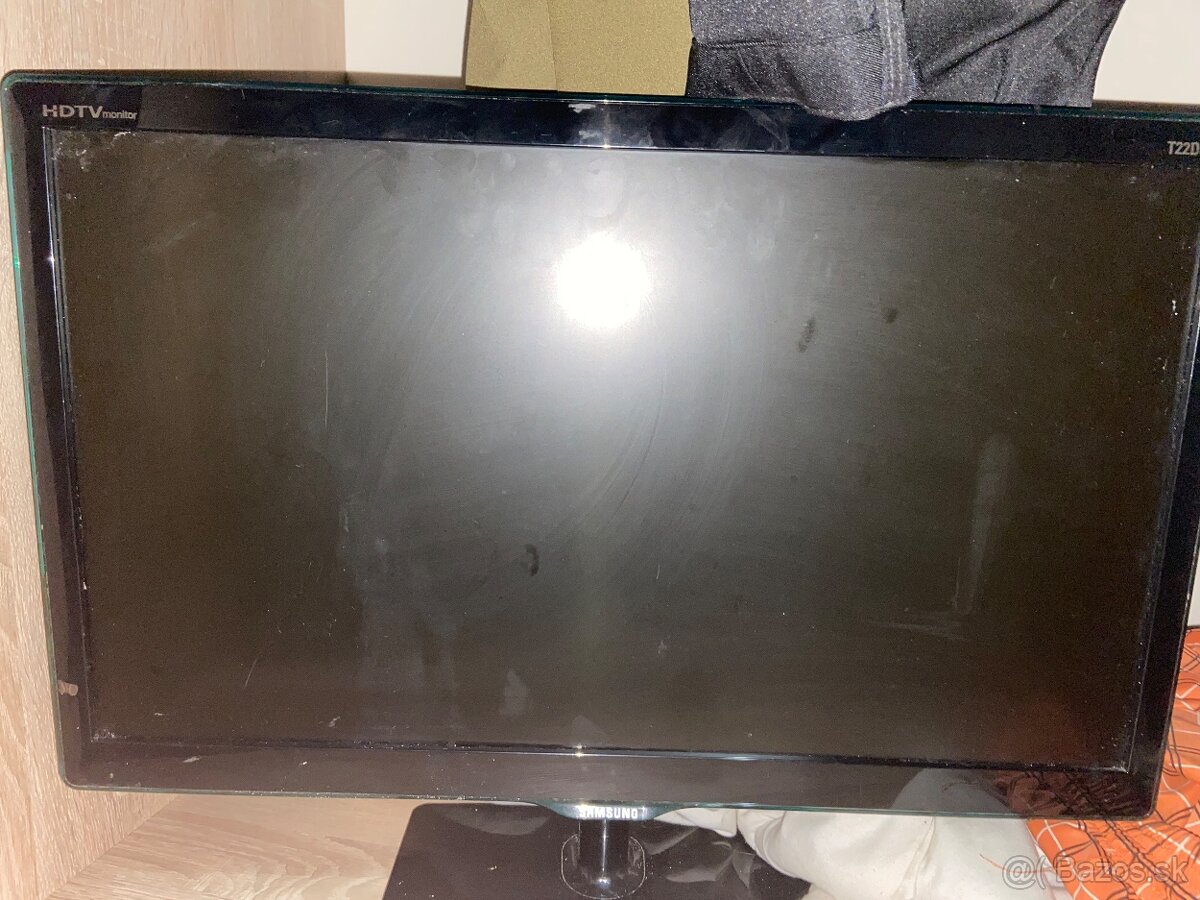 Samsung HDTV monitor - 3