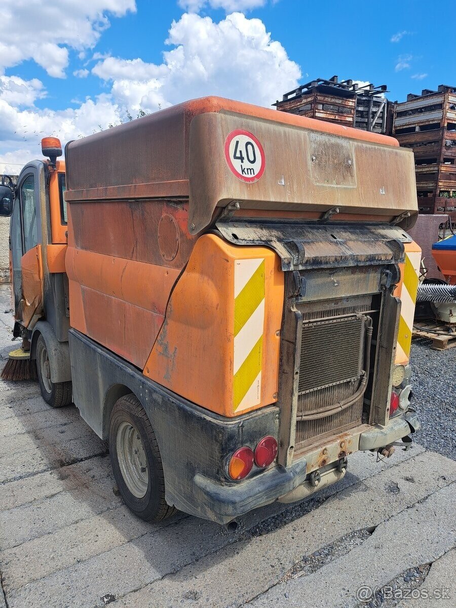 Zametací stroj chodníkový Bucher - 3