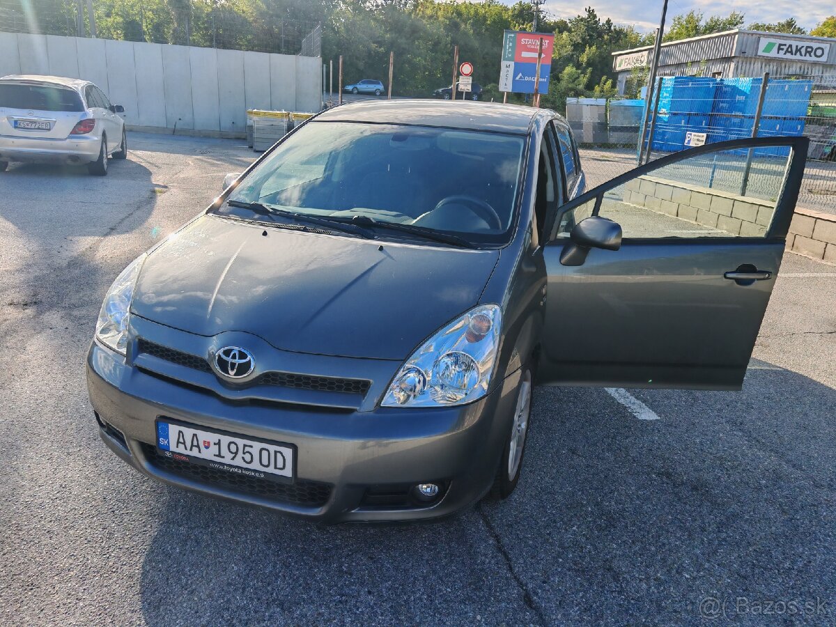 Toyota Corolla Verso - 3