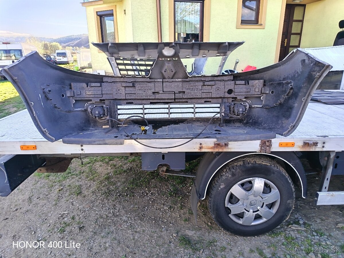 Renault scenic 2 nárazník 8200139528 - 3