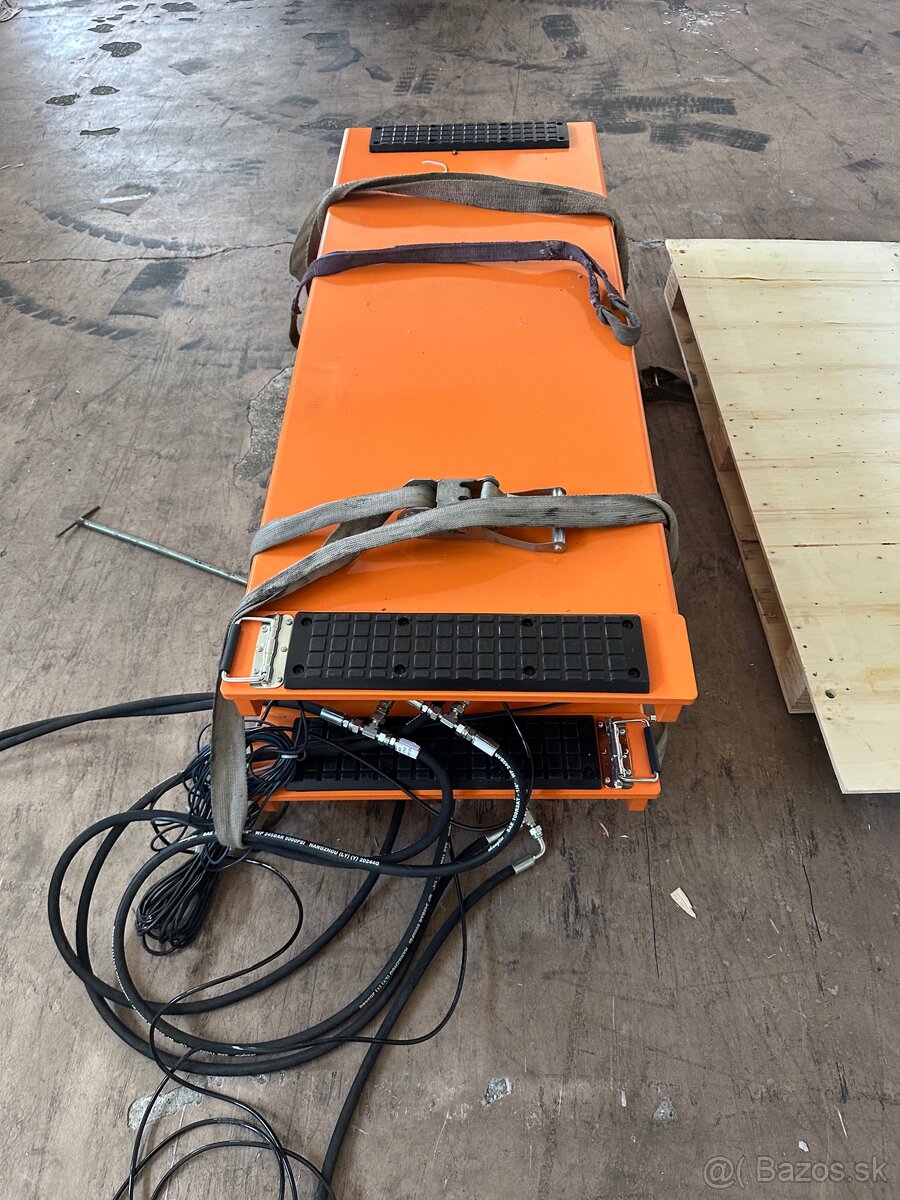 Zdvihak 3500 kg nový - 3