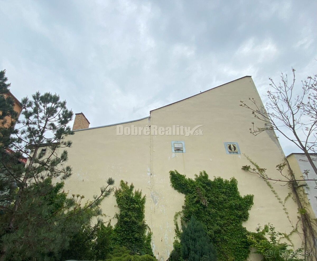 Na predaj pekná komerčná budova v centre mesta Lučenec - 3