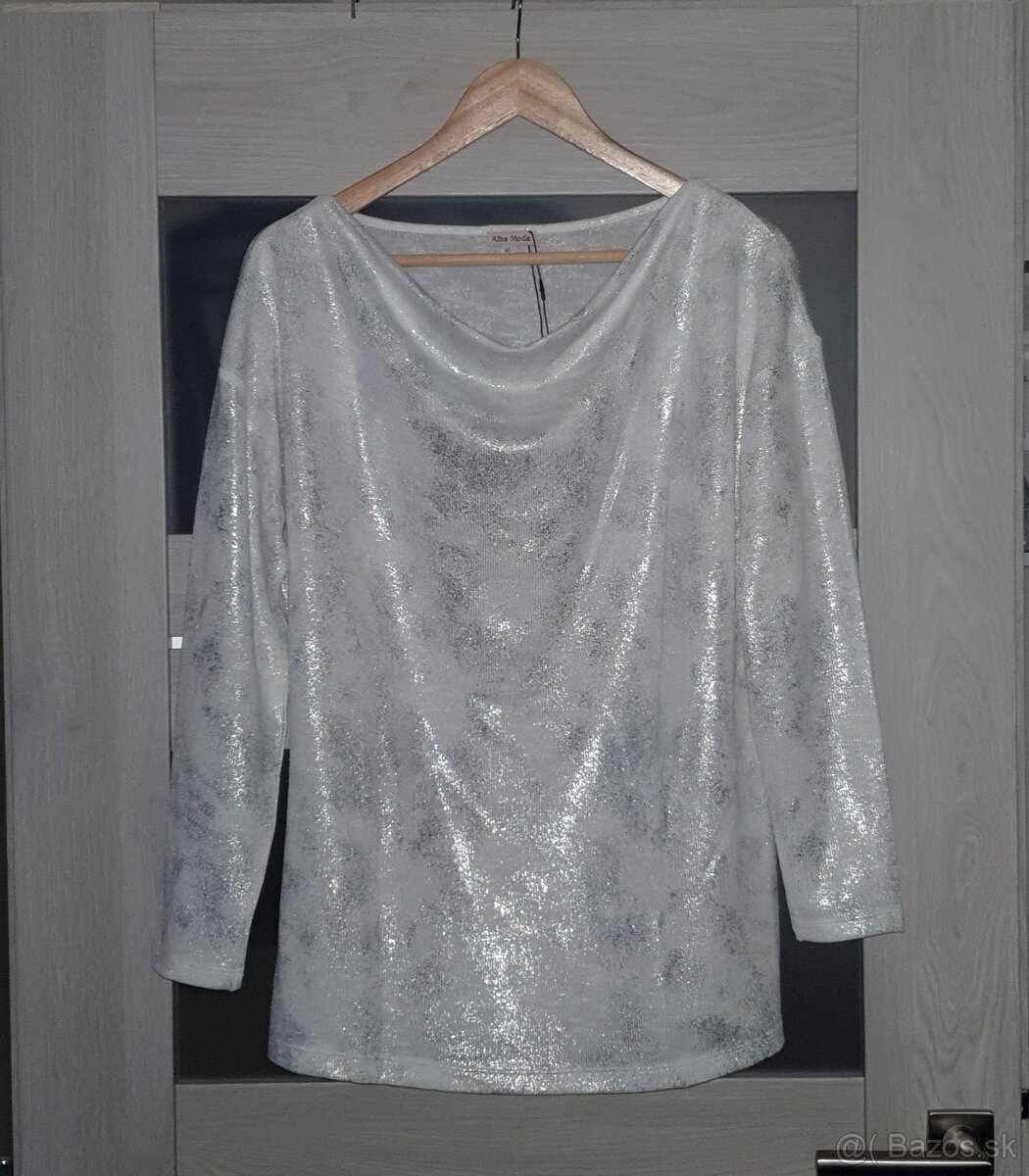 Biely pulóver s fóliovým efektom - 3