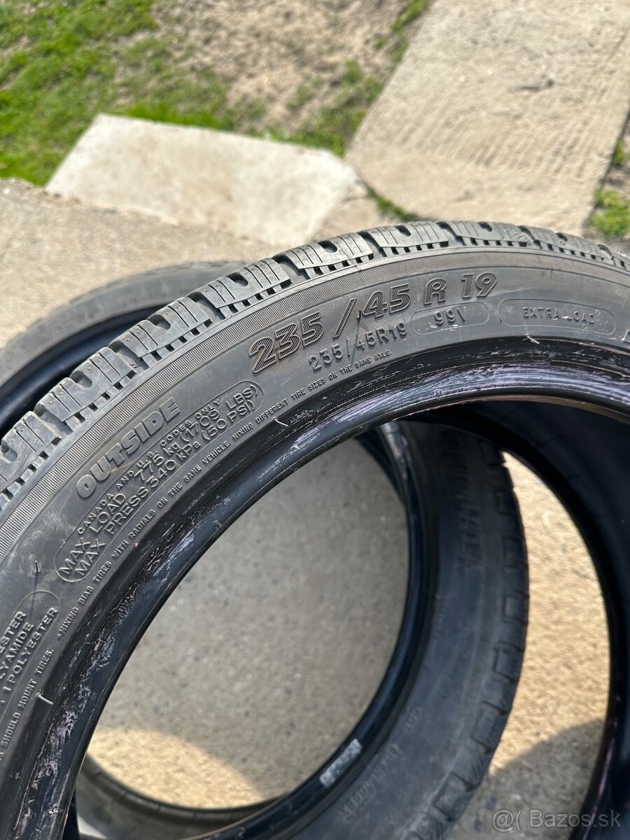 Michelin 235/45R19 - 3