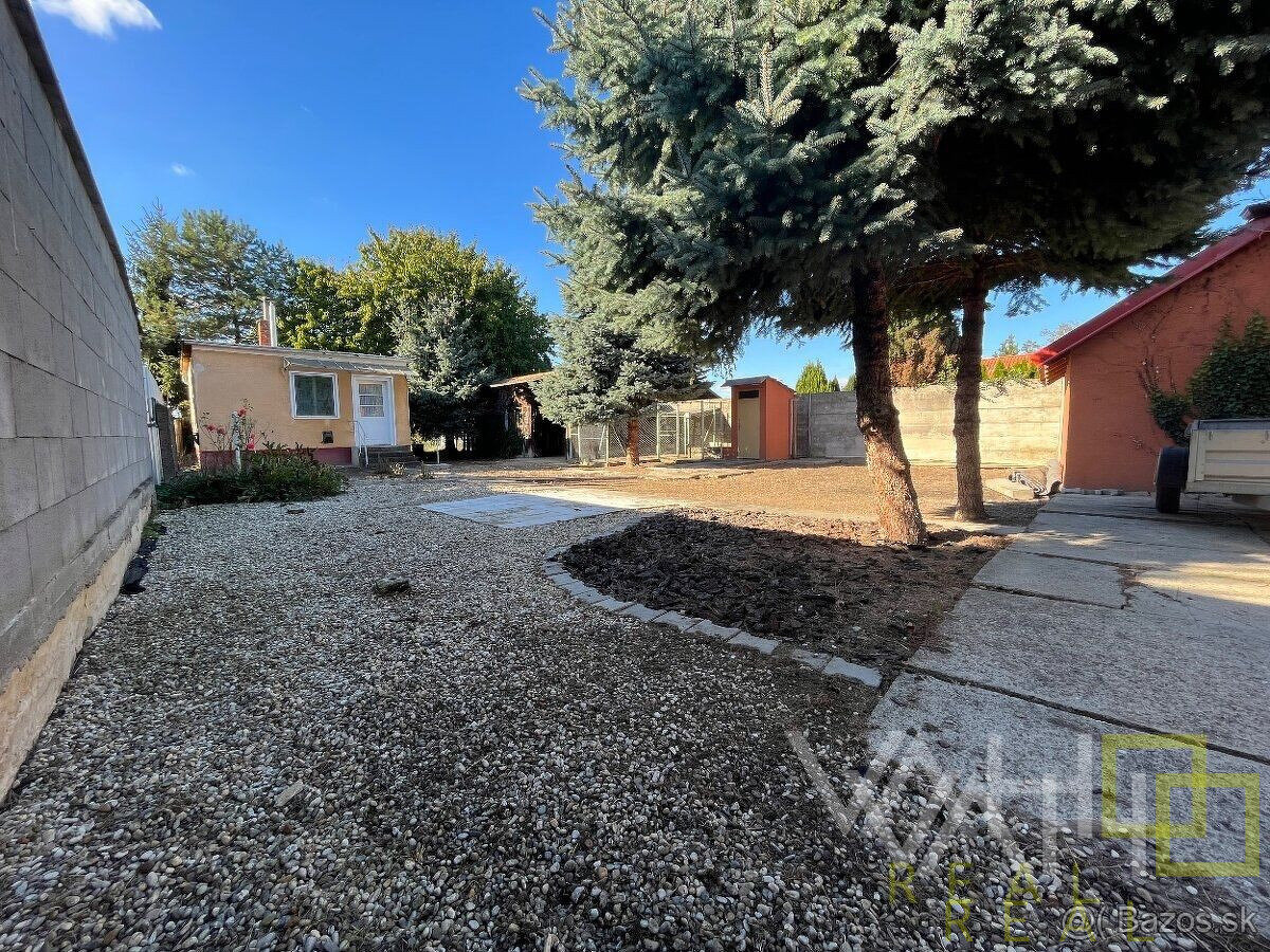 Veľký pozemok až 1699m2, samostatne stojaci RD, všetky IS, H - 3