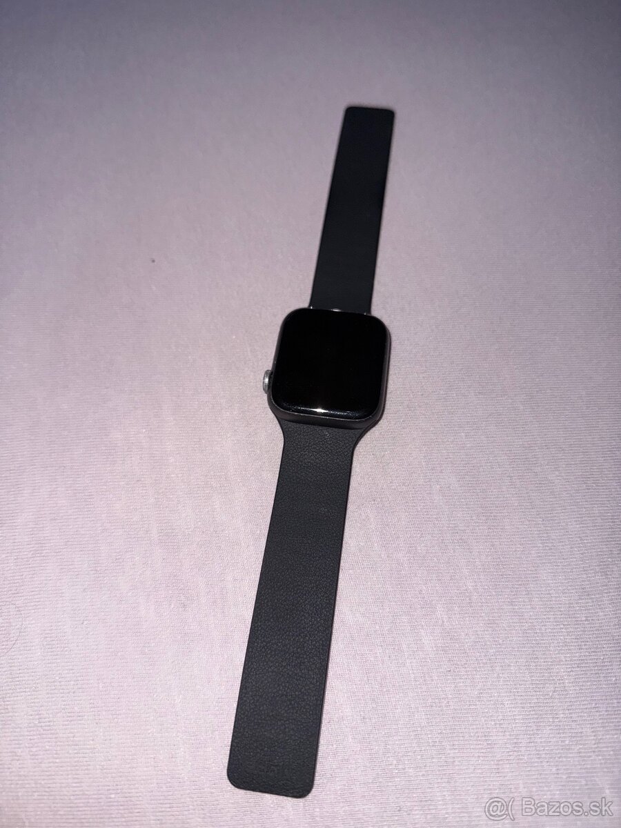 Apple Watch 4 (45mm) - 3