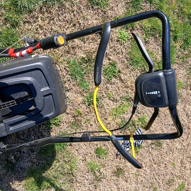 Kosačka McCulloch s pojazdom. - 3