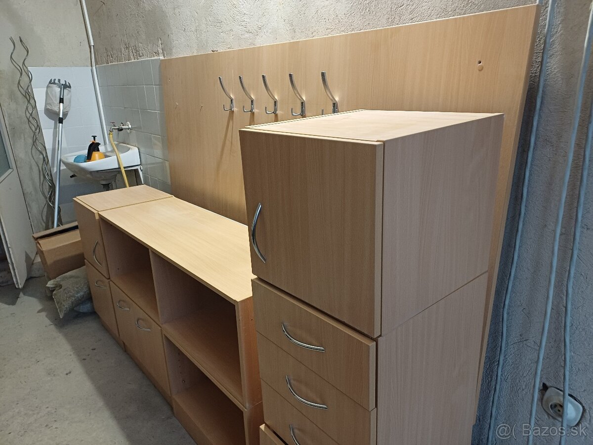 Predám vešiakovú stenu - 3