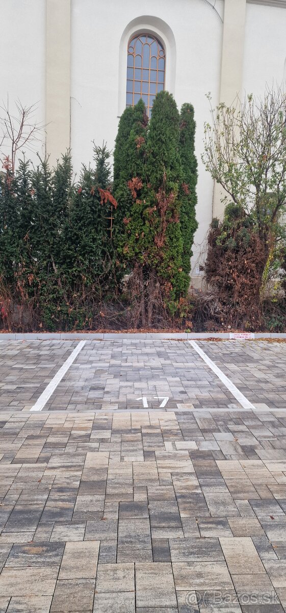 NA PRENÁJOM : Parkovacie státie priamo v centre mesta. - 3