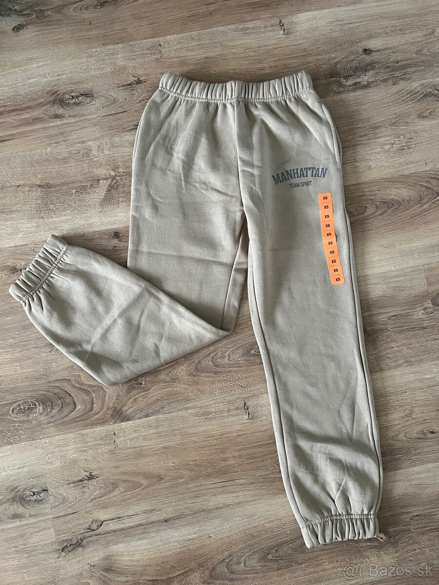 Tepláky a tričko a tričká - 3